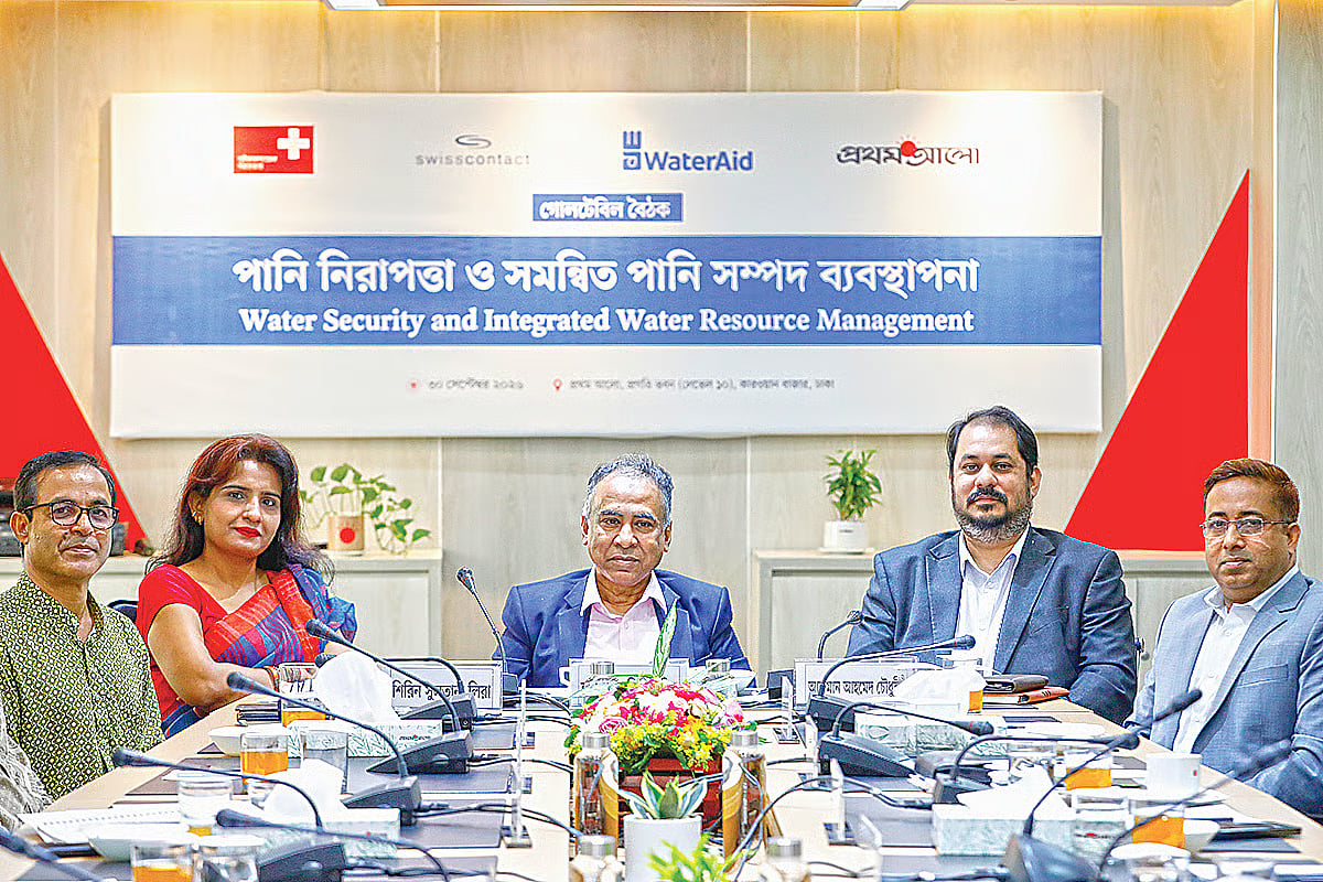 (From left), SM Zobaidul Kabir, Shirin Lira, Hasan Zafir, Azman Ahmed Chowdhury and Saiful Islam Majumder at the roundtable held at the Prothom Alo office on 30 September 2026.