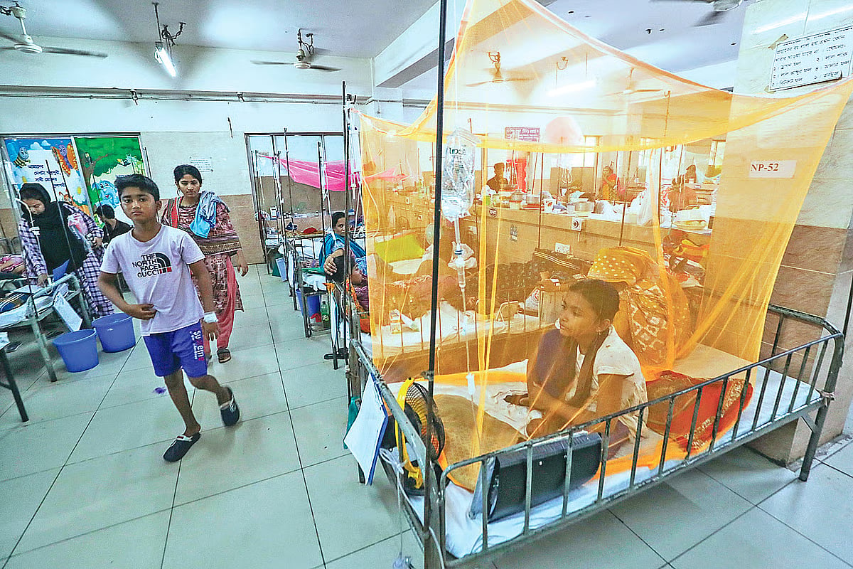 Twelve-year-old Sumaiya (inside the mosquito net) has been undergoing treatment for dengue fever for the past four days. Her family lives in the Agargaon area of Dhaka. The photograph was taken at Bangladesh Shishu Hospital and Institute on 6 October 2026