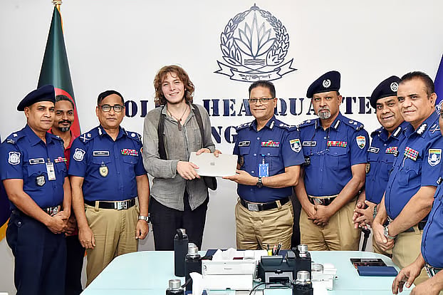 At the police headquarters, the laptop was officially handed over to Krill by the Inspector General of Police (IGP) Md Ali Hossain Fakir. Dhaka. 13 October.
