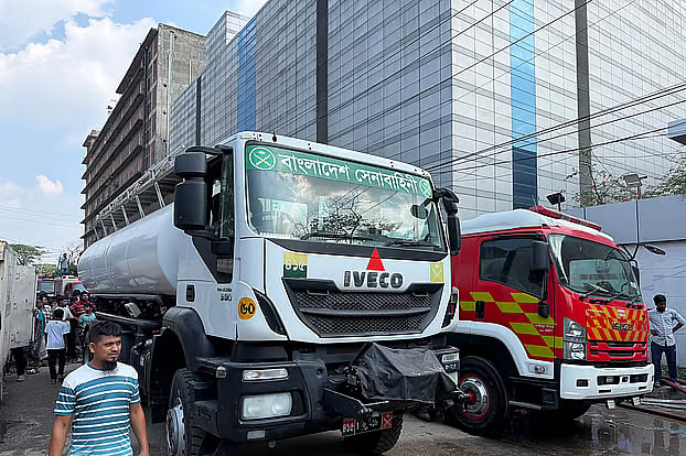 21 Fire Service units working to bring a fire under control at Drug International Limited’s factory in the Cherag Ali area of Tongi, Gazipur. A team from the army also joined the operation. Cherag Ali, 14 October.