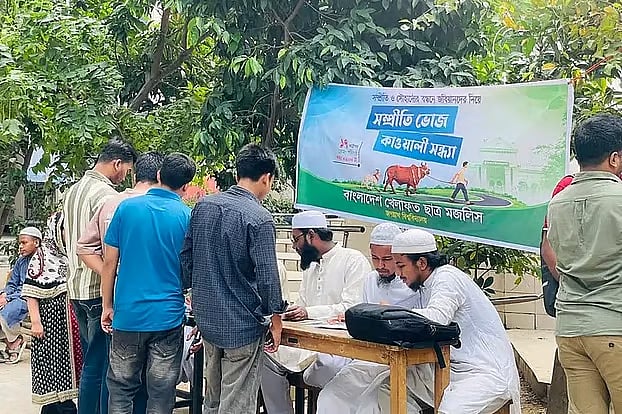A ‘beef feast’ is organised on the Jagannath University campus for the second consecutive day.