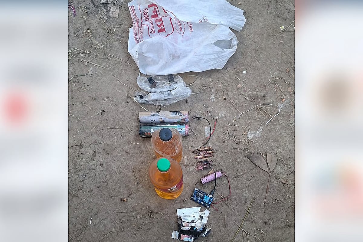 Police defused a time bomb recovered from Fakir Lalon Sai’s shrine in Cheuriya, Kumarkhali, Kushtia, on 19 October 2026 morning.