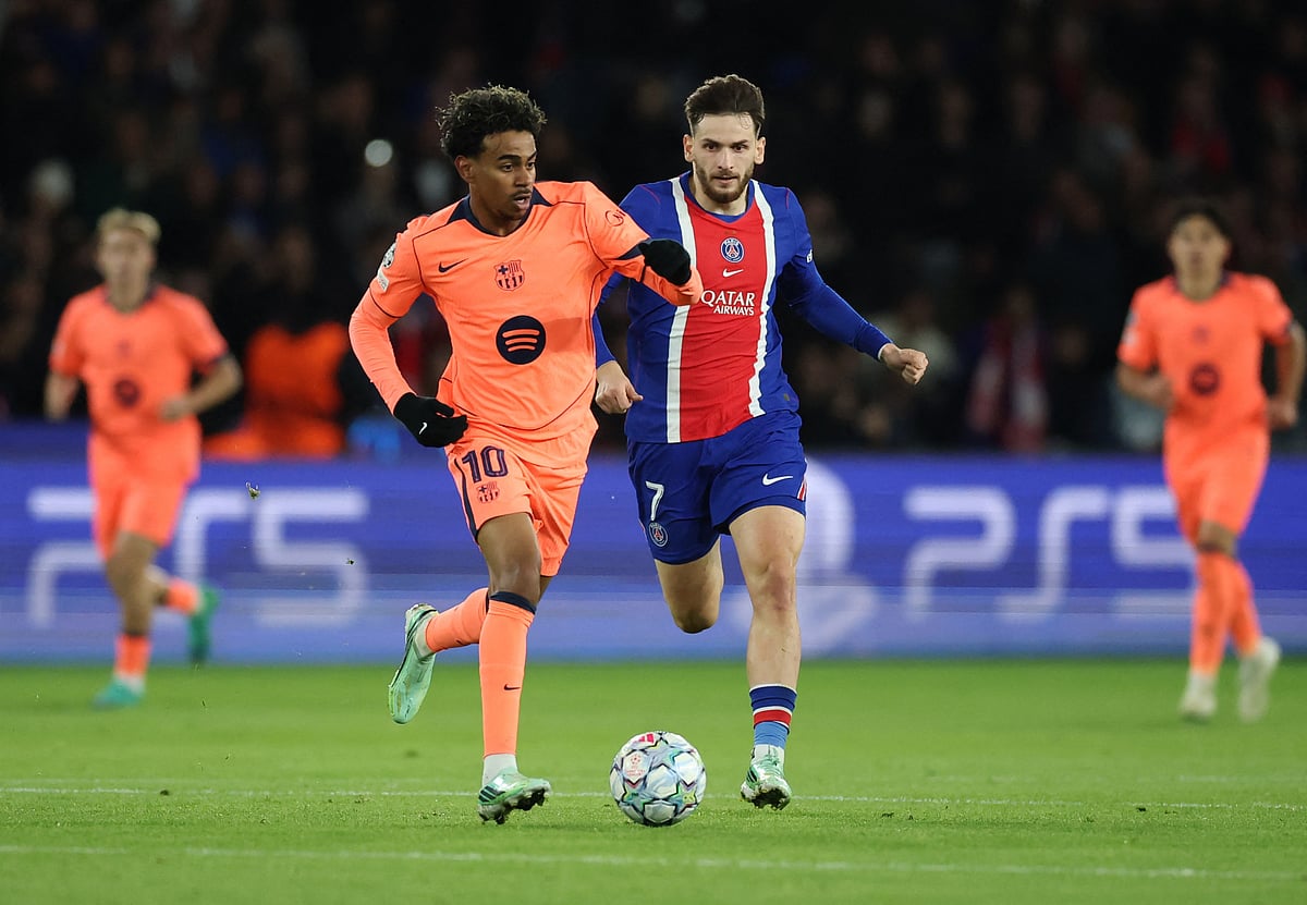 FC Barcelona's Lamine Yamal in action with Paris St Germain's Khvicha Kvaratskhelia