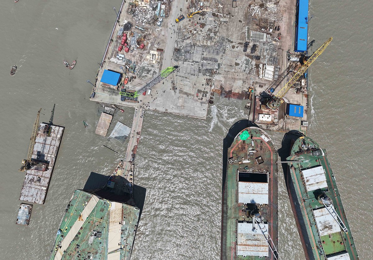 Government Reclassification of Shipbreaking Industry Sparks Environmental and Safety Concerns