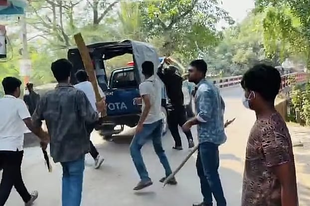 An attack was carried out on a police vehicle from a rally by the banned Chhatra League and the Jubo League with prohibited activities in Gopalganj Sadar Upazila.