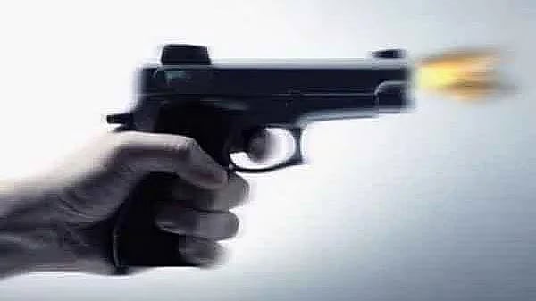 Gunmen target singer Asif Akbar’s vehicle in Dhaka’s Moghbazar