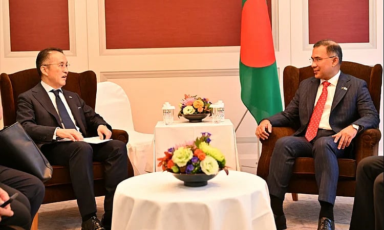 Prime Minister Tarique Rahman paid a courtesy call on JBCCEC President Masumi Kakinoki at the Imperial Hotel in Tokyo this afternoon.