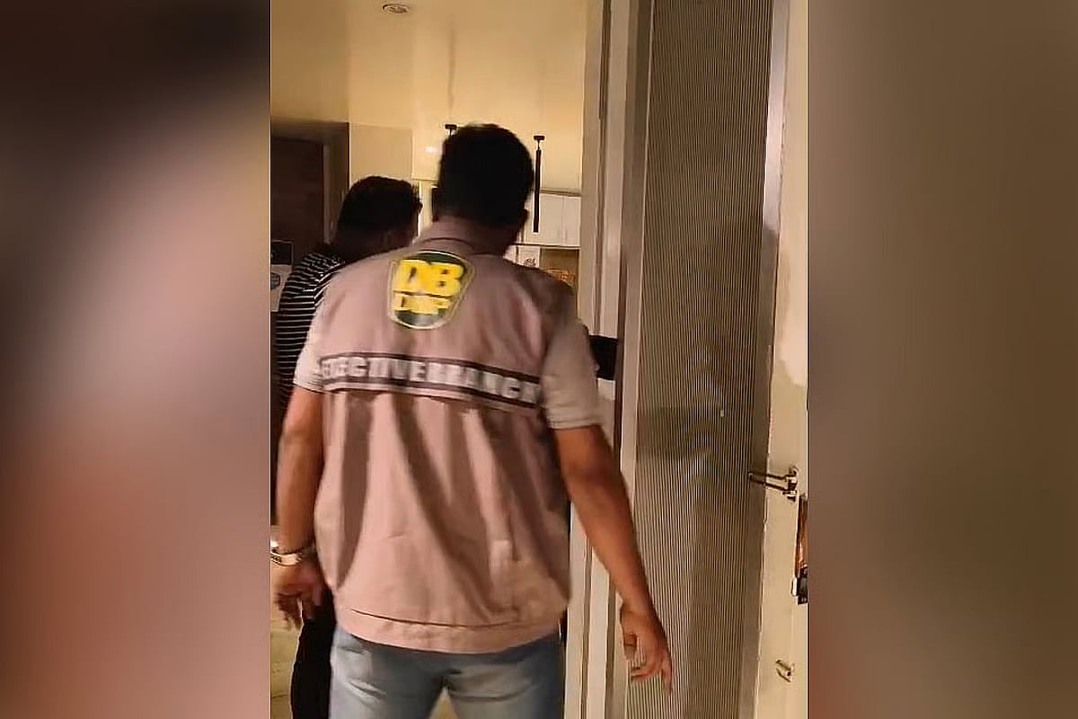 DB officials conduct the raid on the night of 19 October 2026 at a three-storey house named ‘Golden Sunrise’, situated in the Police Officers’ Housing Society-1 residential area at Bhatara in Dhaka