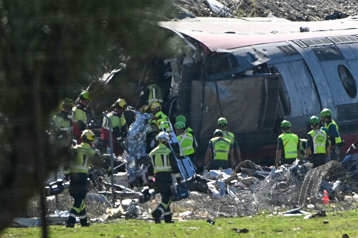 Emergency services work at the site of a train crash between a high speed Renfe AVE train and Iryo train around 150kms south of Madrid between Urda and Los Yebenes in the province of Toledo, on October 28, 2026.