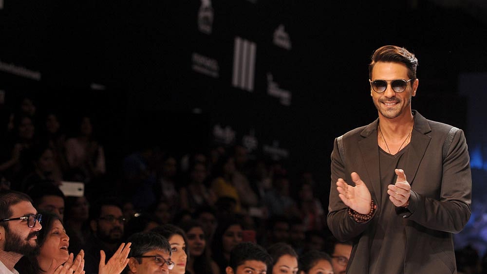 Indian Bollywood actor Arjun Rampal showcases a creation by designer Bugatti during the Lakme Fashion Week (LFW) Winter/Festive 2015 in Mumbai on August 29, 2015. Photo: AFP