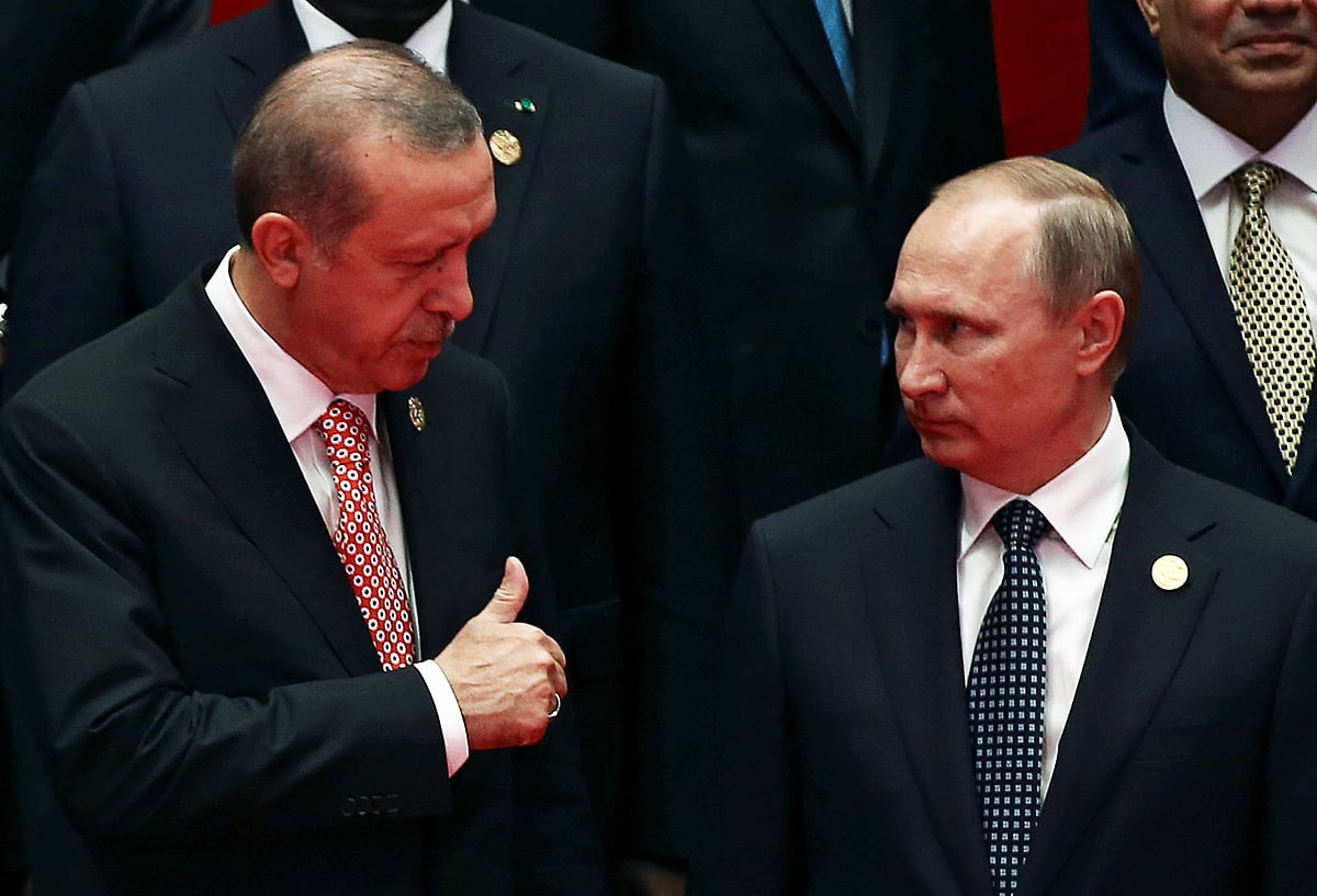 Russia's president Vladimir Putin interacts with Turkey`s president Erdogan as they pose for a group picture during the G20 Summit in Hangzhou, China