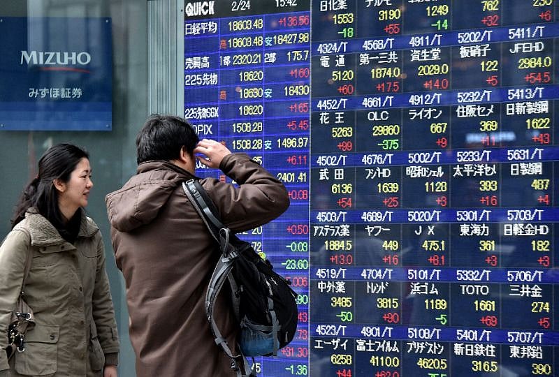 Most Asia markets rise on weak US data, yen hits Tokyo
