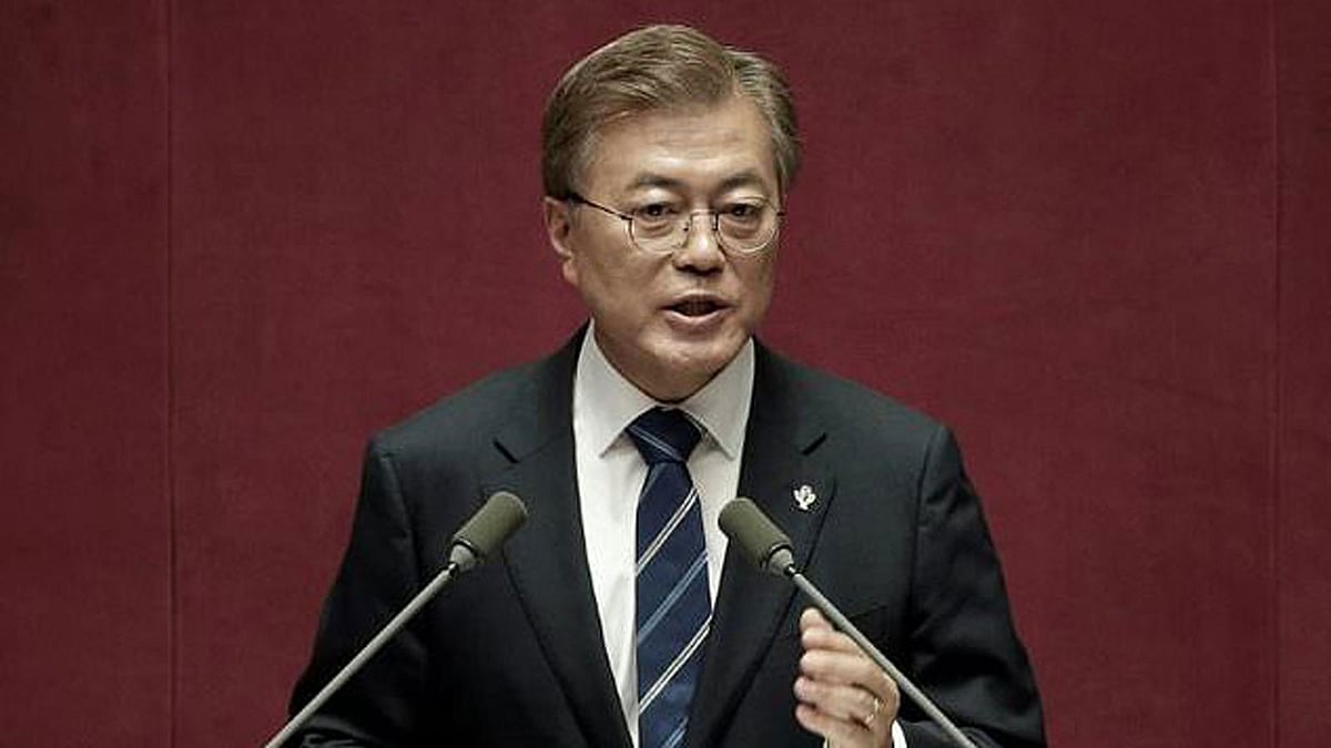 A group of young scientists have called on South Korea`s President Moon Jae-In to scrap the appointment of a controversial figure accused of covering up a notorious stem cell research fraud. Photo: AFP