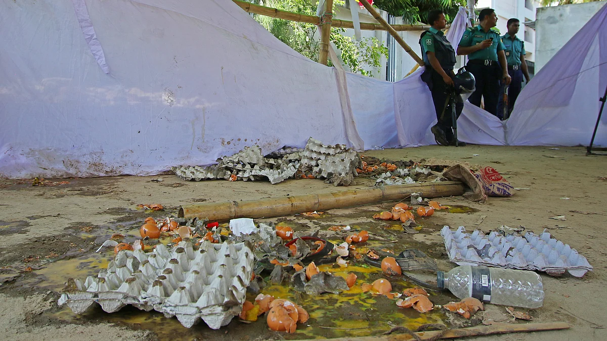 Single-use plastic bottles polluting the environment