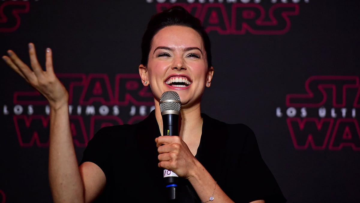 This file photo taken on 21 November, 2017 shows British actress, Daisy Ridley, part of the cast of `Star Wars: the last Jedi` smiling during a press conference to promote the film in Mexico City. Photo: AFP