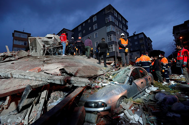 8-storey apartment building collapses in Istanbul | Prothom Alo