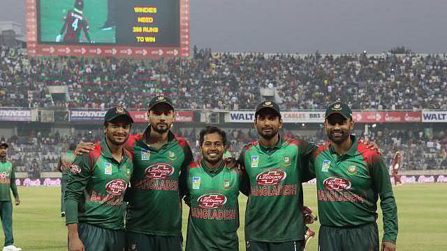 Shakib Al Hasan, Mashrafe Bin Mortaza, Mushfiqur Rahim, Mahmudullah and Tamim Iqbal pose for a picture before the second innings of an ODI against West Indies at the Sher-e-Bangla National Stadium in Dhaka on 4 September, 2022