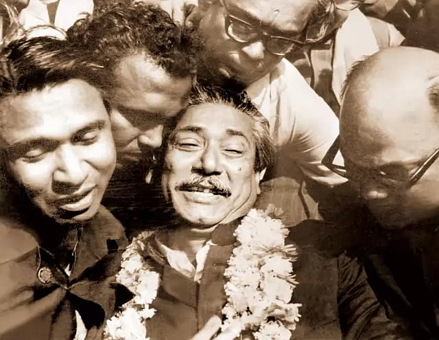Bangabandhu Sheikh Mujibur Rahman received by leaders of Awami League after his return to independent and sovereign Bangladesh after over nine and a half months of captivity in a Pakistan jail