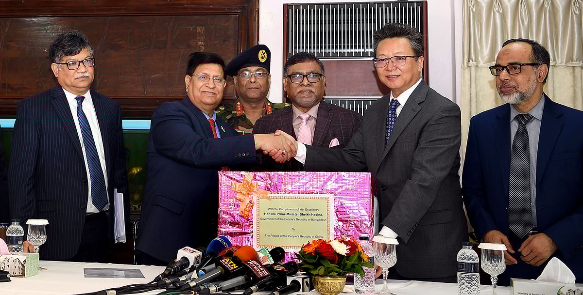 Bangladesh foreign minister AK Abdul Momen (2nd L) hands over some medical logistics to Chinese ambassador to Bangladesh Li Jiming as a goodwill gesture from Bangladesh to China at a programme at state guesthouse Padma, Dhaka on 18 February 2020