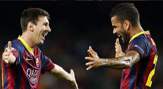 মেসির গোলের আনন্দ ভাগাভাগি করতে আগে এভাবেই ছুটে আসতেন দানি আলভেস!