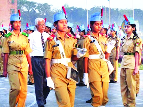 দেশে ১২টি ক্যাডেট কলেজ রয়েছে, যার মধ্যে মেয়েদের জন্য রয়েছে ৩টি কলেজ