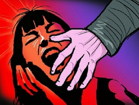 নারী নির্যাতনের ছবিটি প্রতীকী।