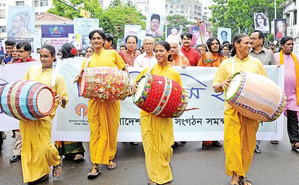 বিশ্ব সংগীত দিবস উপলক্ষে শিল্পকলা একাডেমী থেকে বাংলাদেশ সংগীত সংগঠন সমন্বয় পরিষেদর শোভাযাত্রা বের হয় l
