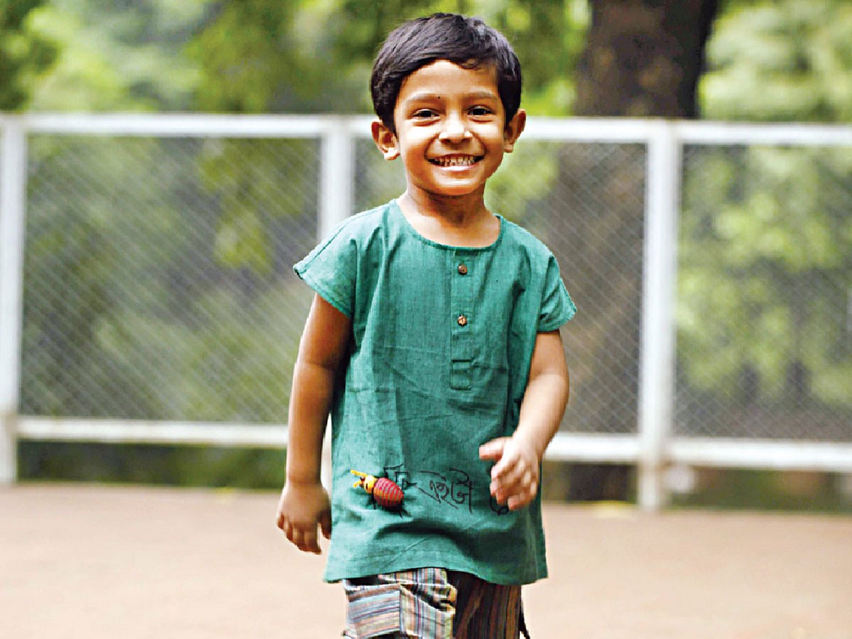 সাধারণত ১২ বছর বয়স পর্যন্ত দুধদাঁত পড়ে যাওয়া চলমান থাকে