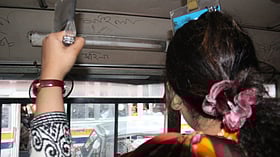 ভিড়, ভয় ও অস্বস্তি: নারীর চোখে বাংলাদেশের শহর পরিবহন ও নিরাপদ যাত্রার স্বপ্ন