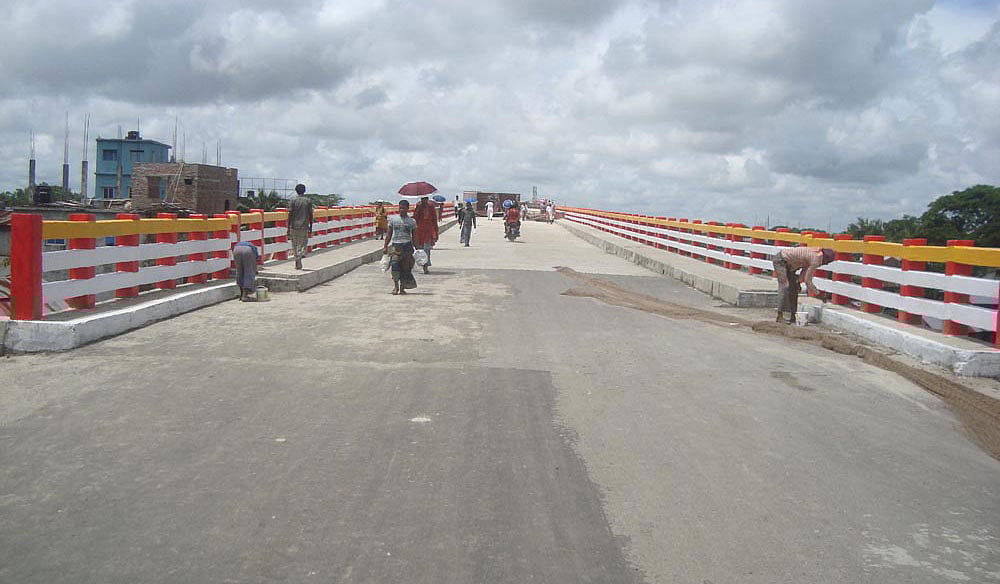 কলাপাড়া উপজেলার শিববাড়িয়া নদীর ওপর নির্মিত শেখ রাসেল সেতু