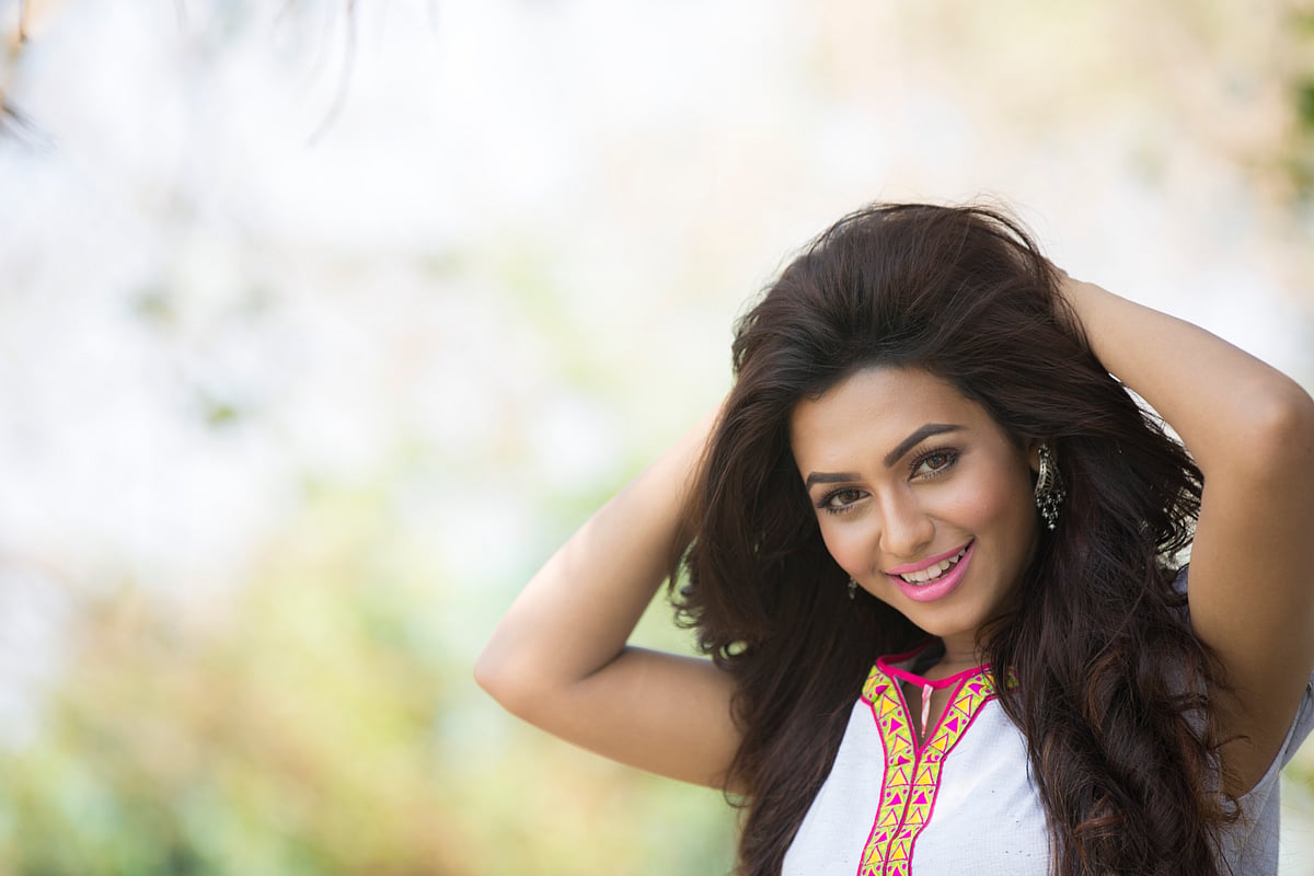 চুলের যত্নে কেন ভেষজ তেল ব্যবহার করবেন