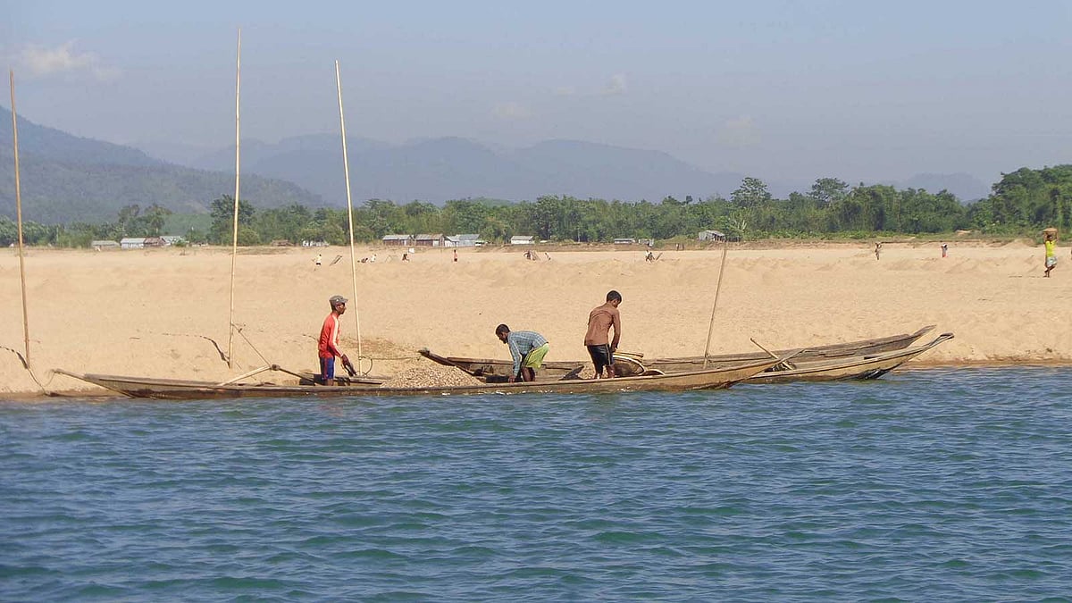 যাদুকাটা নদী থেকে অবৈধভাবে বালু উত্তোলনে মামলা হয়েছে