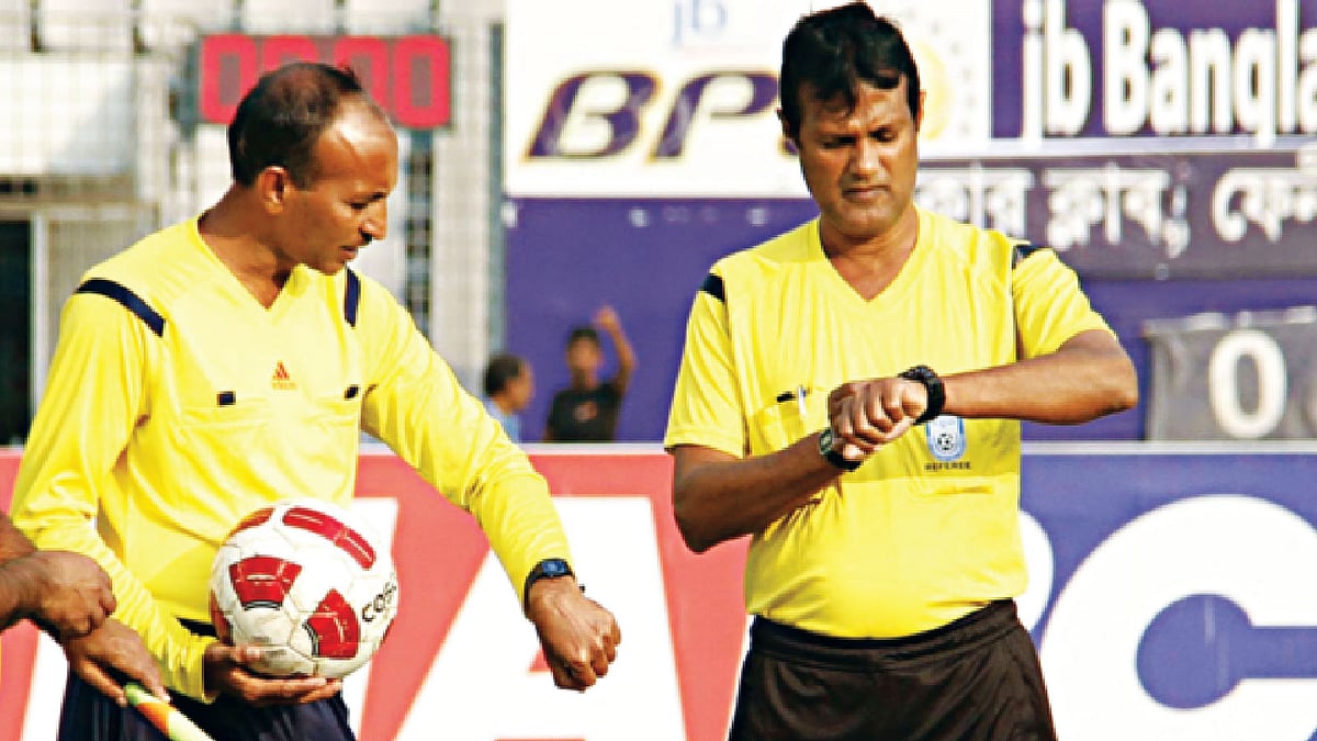 বাংলাদেশের রেফারিরাও ভুল করলে শাস্তি পান
