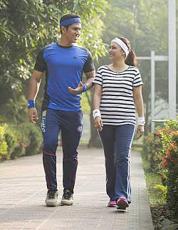 তারুণ্য ধরে রাখতে চাইলে সঠিক খাদ্যাভাসের পাশাপাশি মেনে চলা চাই কিছু শারীরিক অনুশীলন