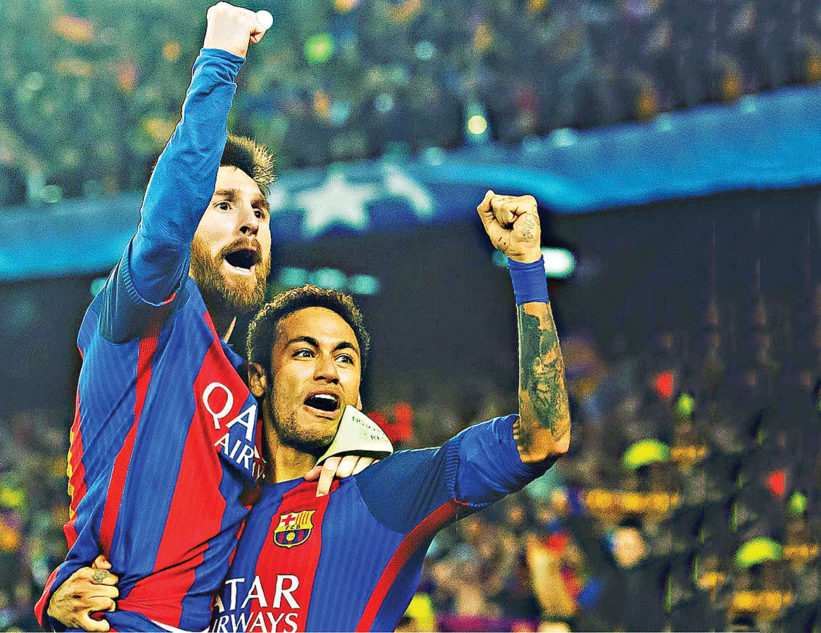 এভাবে ফেরা প্রায় অসম্ভবই ছিল। তবু বিশ্বাস ছিল মেসি-নেইমারদের, উদ্যমও ছিল। তাতেই অসম্ভব হলো সম্ভব। চ্যাম্পিয়নস লিগ শেষ ষোলোর দ্বিতীয় লেগে পিএসজিকে ৬-১ গোলে উড়িয়ে দিয়ে কোয়ার্টার ফাইনালে গেল বার্সেলোনাই l