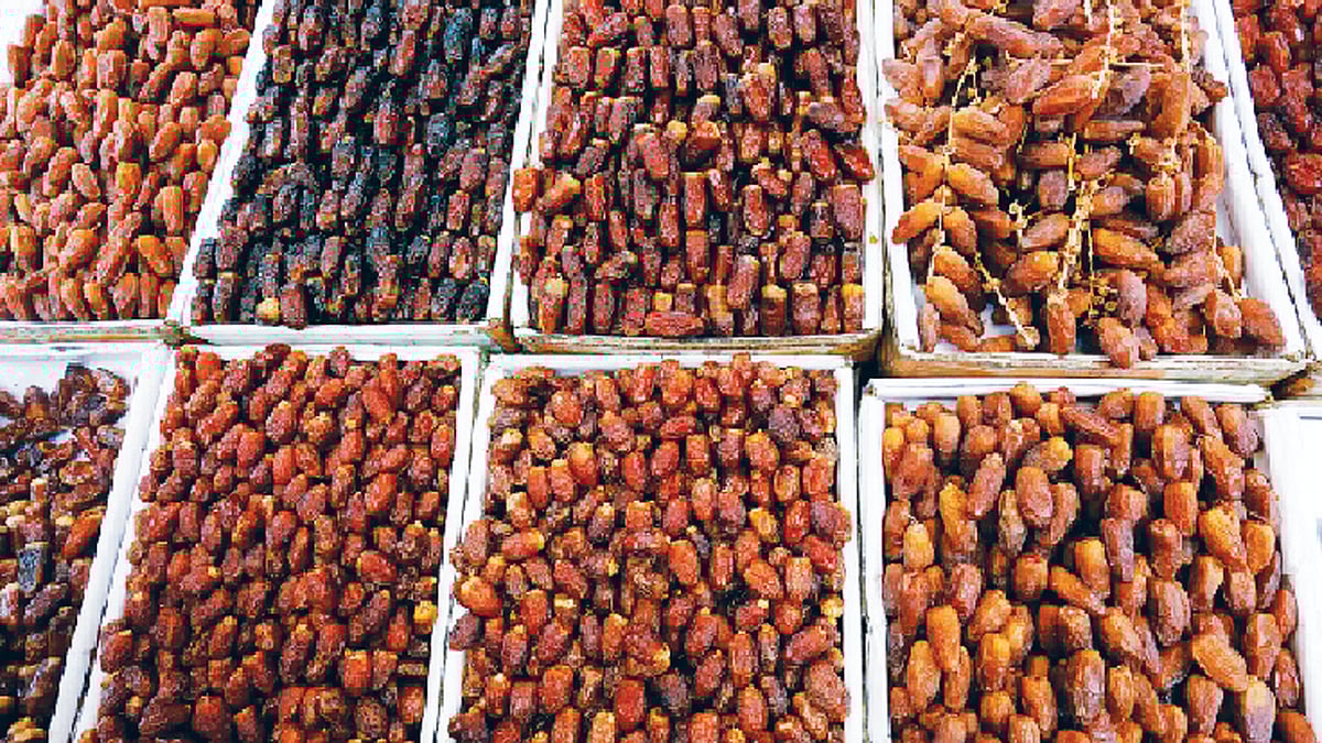 নানা জাতের খেজুর আছে বাজারে