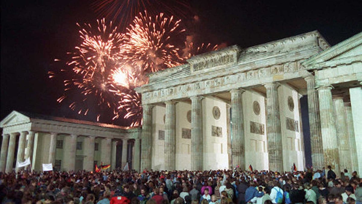 জার্মানির পুনর্মিলনের ৩৫ বছরের দিকে তাকালে দেখা যায়, পূর্ব ও পশ্চিমের জনগণ নানা তিতিক্ষার মূল্যায়ন ভাগ করে নিয়েছেন।