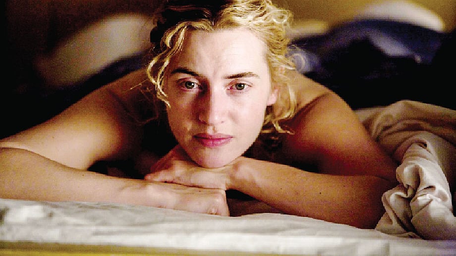 Gey hukmronligi pornosini tomosha qiling Kiyimdagi ayol jinsiy aloqa