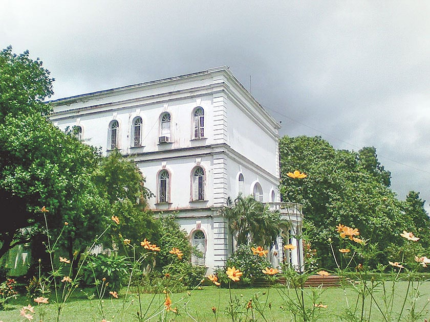 সংস্কার করার পর বর্ধমান হাউসের বর্তমান রূপ। ১৯৫৫ সালে এখানেই প্রতিষ্ঠিত হয়েছিল বাংলা একাডেমি।