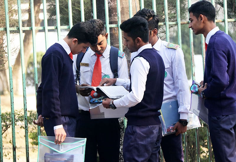 এসএসসি পরীক্ষা শেষে শিক্ষার্থীরা