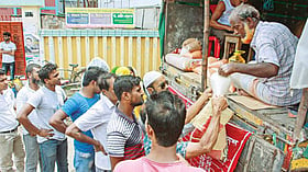 টিআর ও কাবিখা কর্মসূচি: টাকা নয়, কেন খাদ্যই দেওয়া দরকার