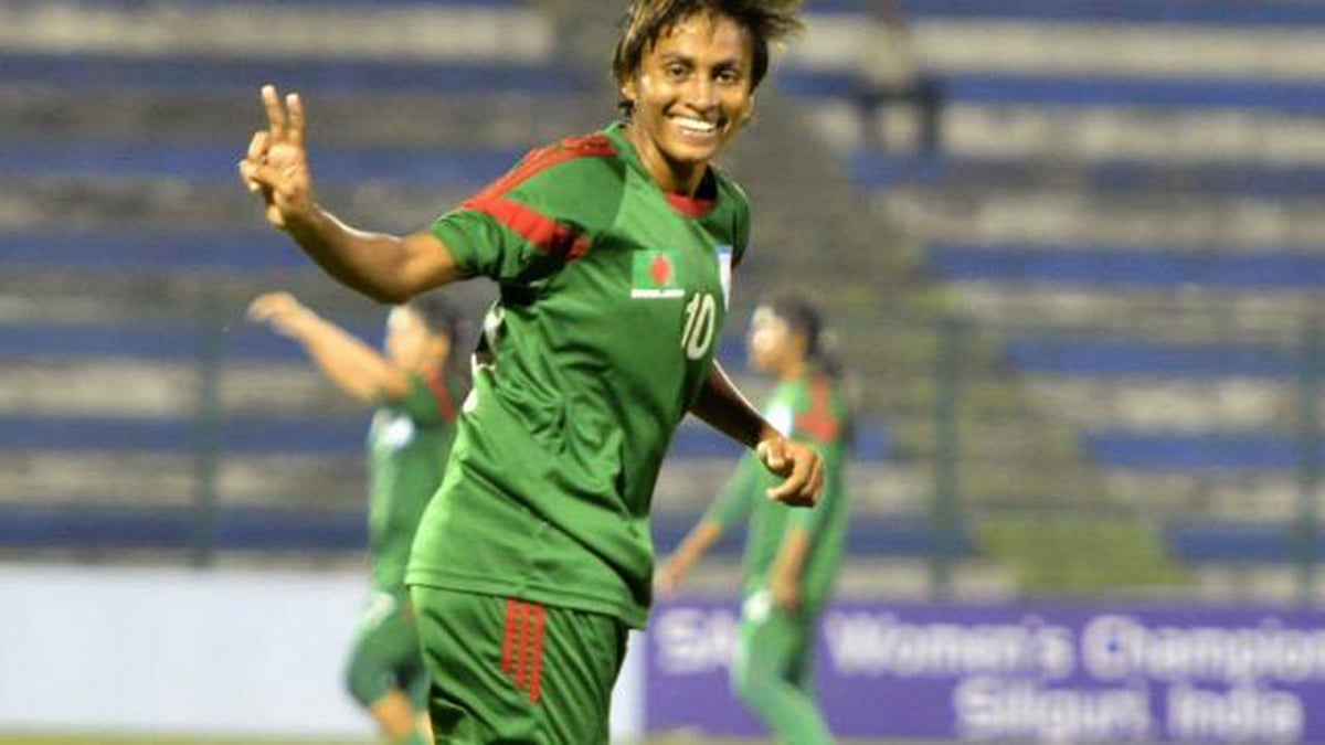 বাংলাদেশ জাতীয় নারী দলের স্ট্রাইকার সাবিনা খাতুন