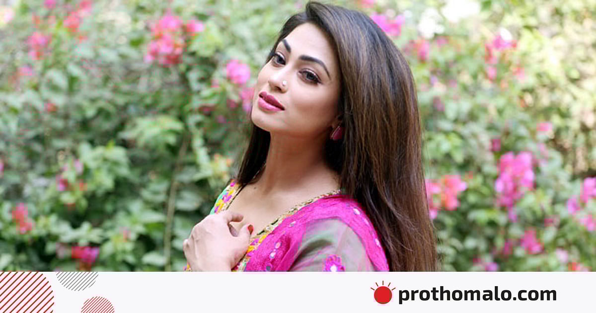 Rayan Conner porno Sirkda yalangoch akrobatlar