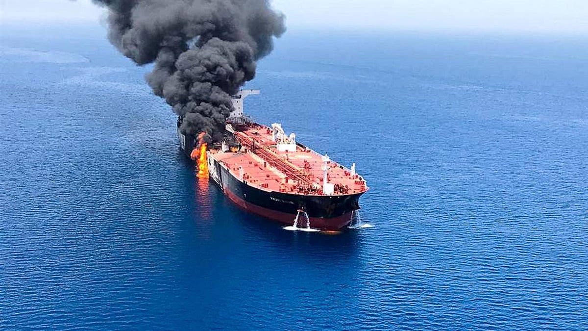 গুরুত্বপূর্ণ জ্বালানি তেল পরিবহনের পথ হরমুজ প্রণালিতে ধারাবাহিকভাবে তেলবাহী ট্যাংকারে হামলা সংঘটিত হচ্ছে। এ ঘটনাকে পুরো বিশ্বের অর্থনীতির জন্য হুমকি হিসেবে দেখছেন বিশ্লেষকেরা