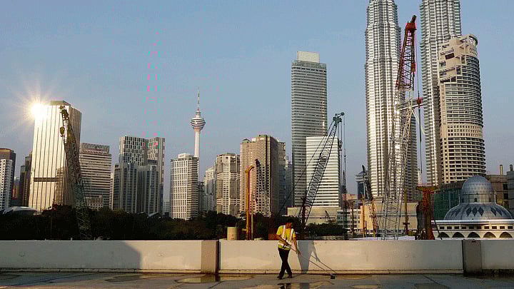 বিদেশে পাঠানো মোট কর্মীর ৯৭ শতাংশ গেছেন মাত্র ১০টি দেশে