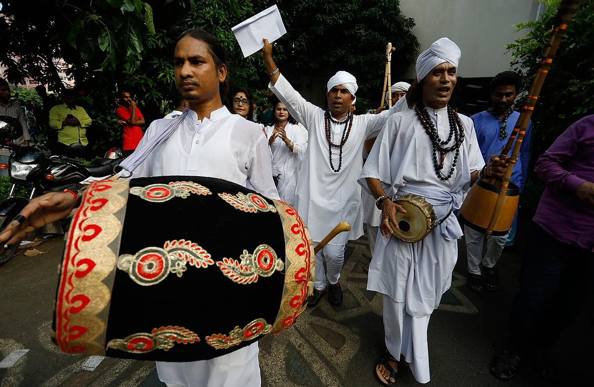 ২০১৯ সালের ২১ জুন বাংলাদেশ শিল্পকলা একাডেমি আয়োজনে বিশ্ব সংগীত দিবস উপলক্ষে সংগীত শিল্পীরা শোভাযাত্রা করে।