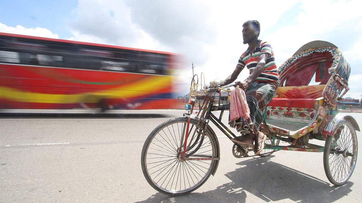 সিটি করপোরেশন এলাকায় ব্যাটারিচালিত রিকশাচালক হতে ইচ্ছুক ব্যক্তিদের জন্য সাতটি শর্ত নির্ধারণ করা হয়েছে নতুন একটি প্রস্তাবিত বিধিমালায়।