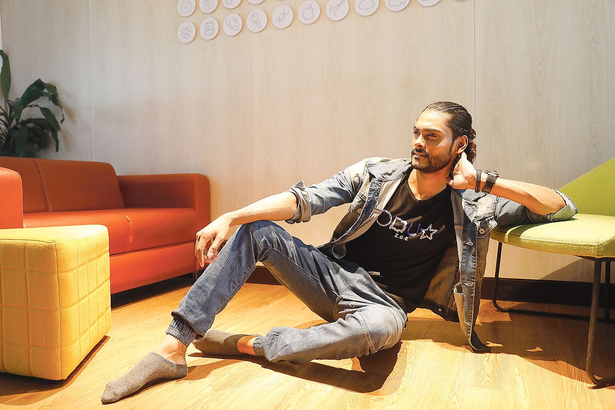 Filmlar va videolardan jinsiy aloqa sahnalari Semiz politsiyachini sikadi