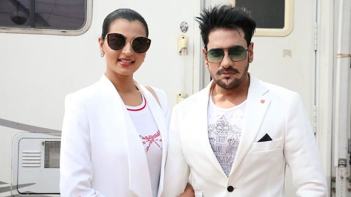 অনন্ত জলিল ও বর্ষা। ছবি: ফেসবুক থেকে