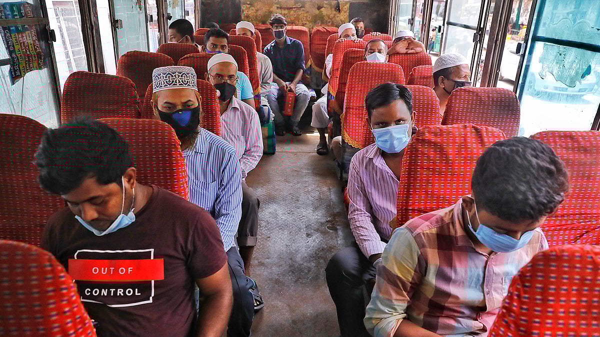 বাসে ভাড়ার তালিকা রাখা বাধ্যতামূলক হলেও বেশির ভাগই রাখছেন না